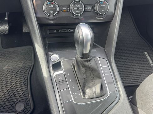 Used 2020 Volkswagen Tiguan SE w/ Panoramic Sunroof Package image 13