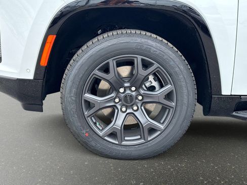 New 2026 Jeep Grand Wagoneer Limited AWD/4WD image 11