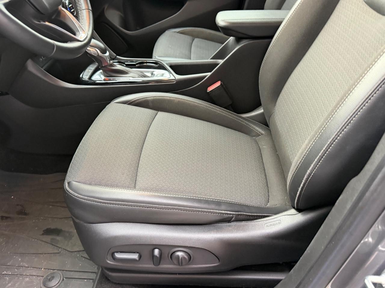 Used 2022 Buick Encore GX Select w/ Sport Touring Package FWD image 19