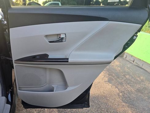 Used 2012 Toyota Venza LE FWD image 19