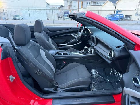 Used 2020 Chevrolet Camaro LT RWD image 27