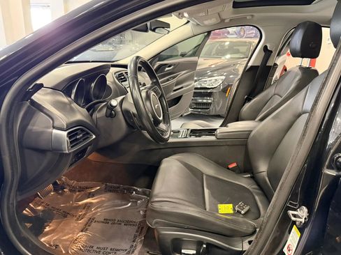 Used 2019 Jaguar XE RWD image 9