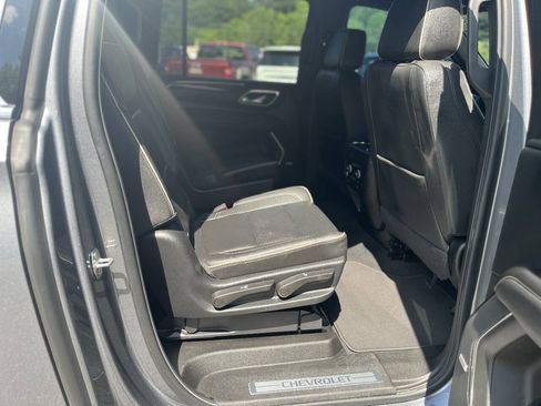 Used 2022 Chevrolet Suburban Premier AWD/4WD image 16