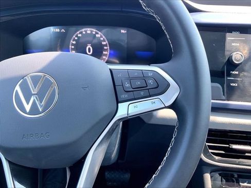 Used 2023 Volkswagen Taos SE w/ Panoramic Sunroof Package AWD/4WD image 14