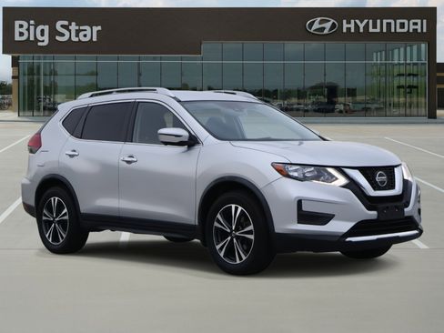 Used 2020 Nissan Rogue SV w/ Premium Package image 6