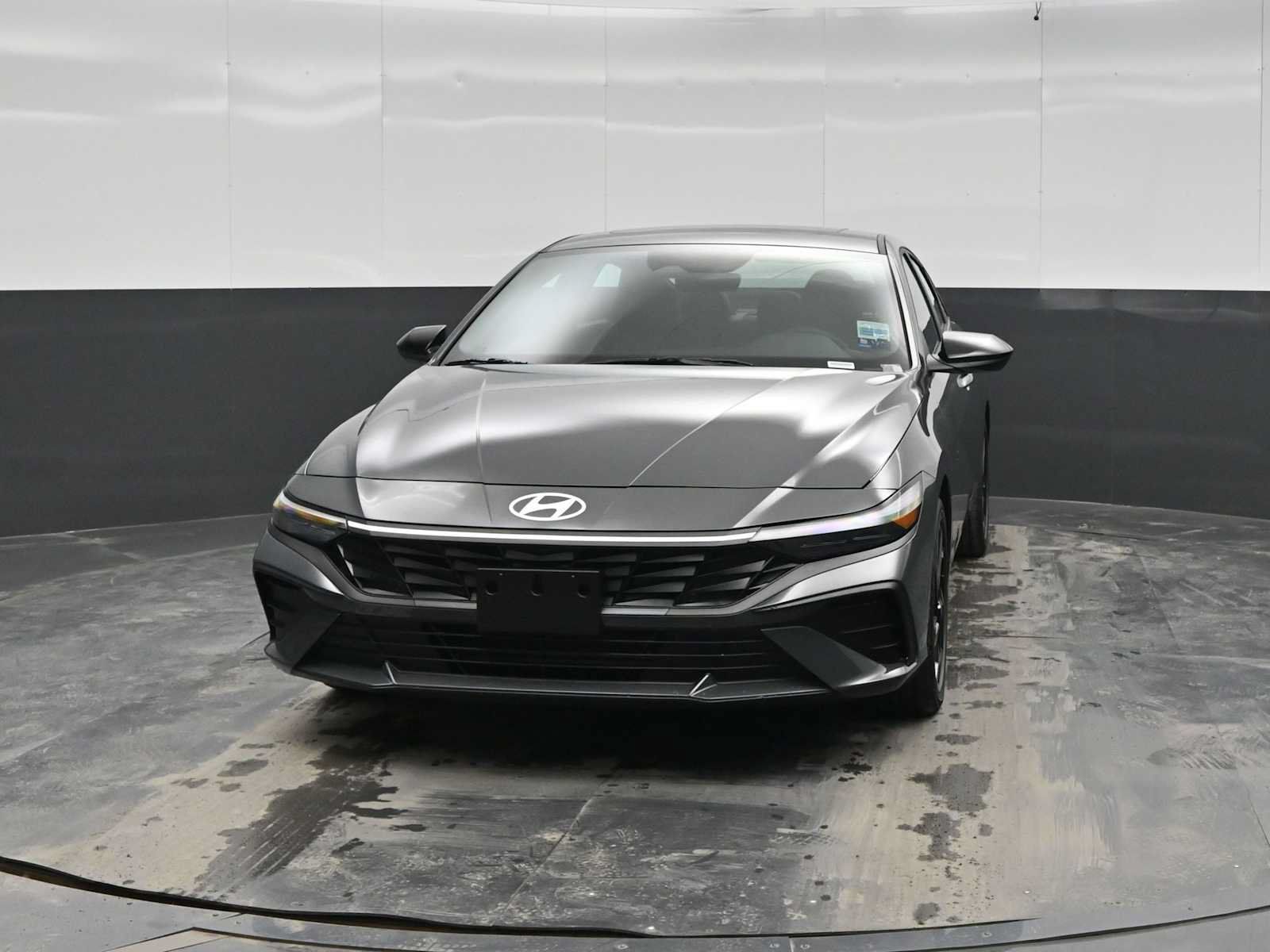 New 2026 Hyundai Elantra SEL Sport FWD image 3