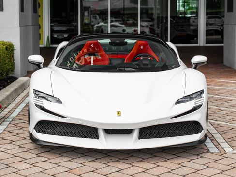Used 2022 Ferrari SF90 Spider image 35