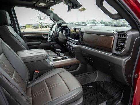 Used 2025 Chevrolet Silverado 1500 High Country w/ High Country Premium Package AWD/4WD image 25