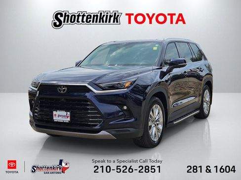 Used 2025 Toyota Grand Highlander AWD image 1