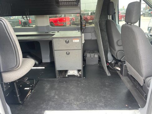 Used 2016 Ford Transit 150 XLT image 29