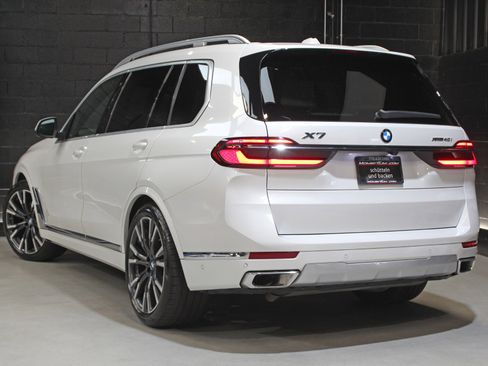 Used 2023 BMW X7 xDrive40i w/ Premium Package AWD/4WD image 10