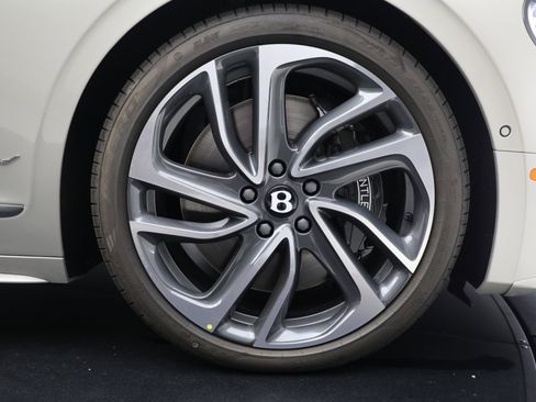 New 2025 Bentley Flying Spur Plug-In Hybrid image 13