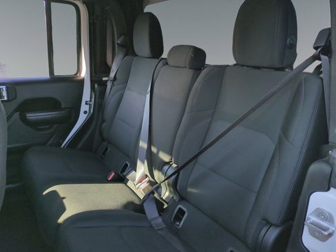 Used 2023 Jeep Gladiator Sport image 13