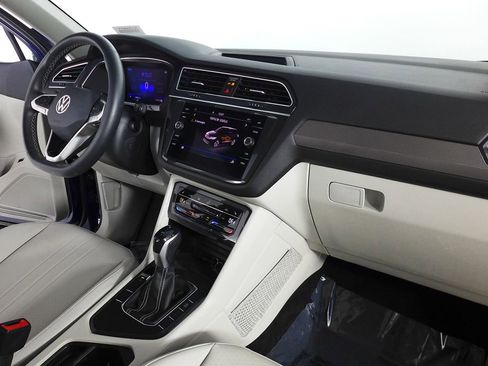 Used 2022 Volkswagen Tiguan SE image 11