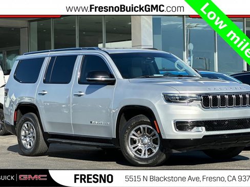 Used 2024 Jeep Wagoneer Base image 1