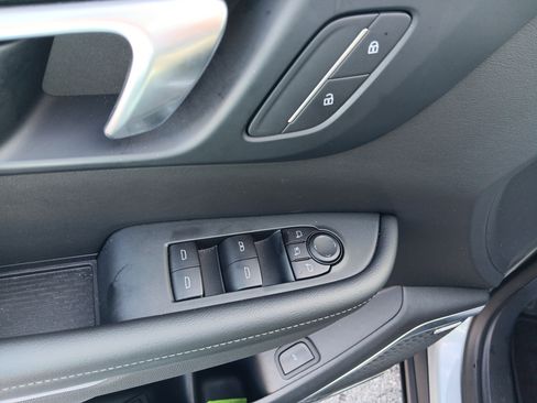 Used 2025 Buick Enclave Preferred image 9