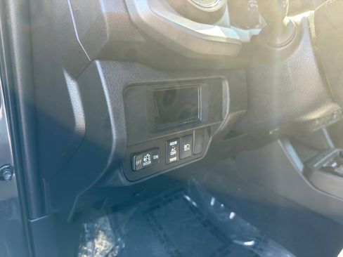 Used 2018 Toyota Tacoma TRD Sport w/ Technology Package image 27