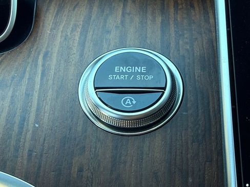 Used 2025 Mercedes-Benz C 300 Sedan image 36