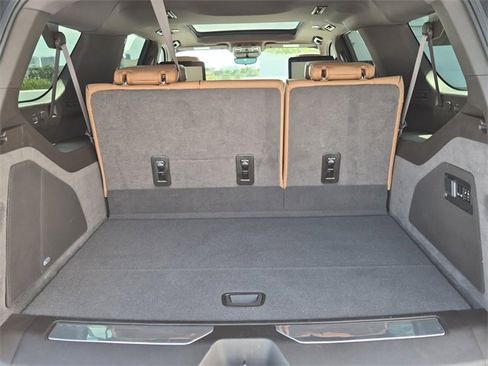 Used 2024 Cadillac Escalade ESV Premium Luxury image 12