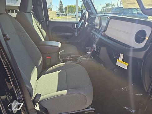 New 2025 Jeep Gladiator Sport image 5