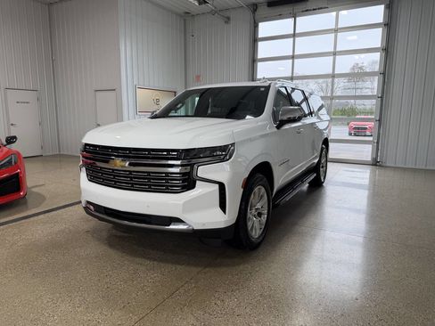 Used 2023 Chevrolet Suburban Premier image 2