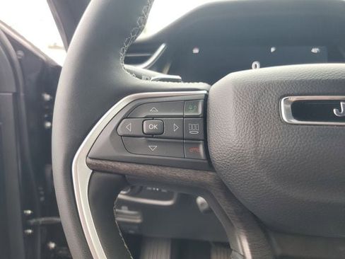 Certified 2025 Jeep Grand Cherokee L Limited w/ Luxury Tech Group II image 21