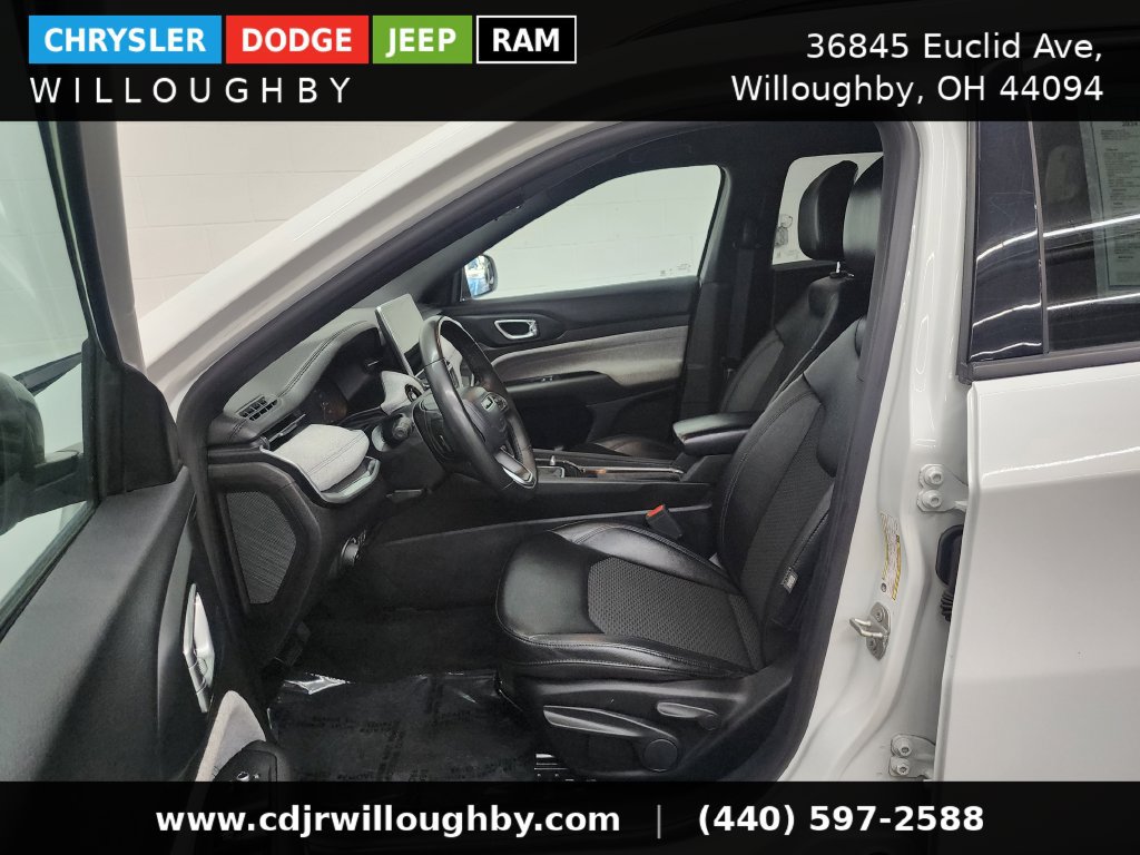 Used 2024 Jeep Compass Latitude AWD/4WD image 14