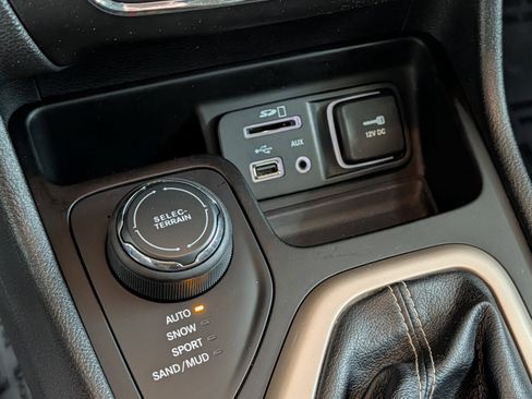 Used 2014 Jeep Cherokee Limited w/ Trailer Tow Group image 26