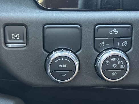 Used 2025 GMC Sierra 1500 Elevation image 22
