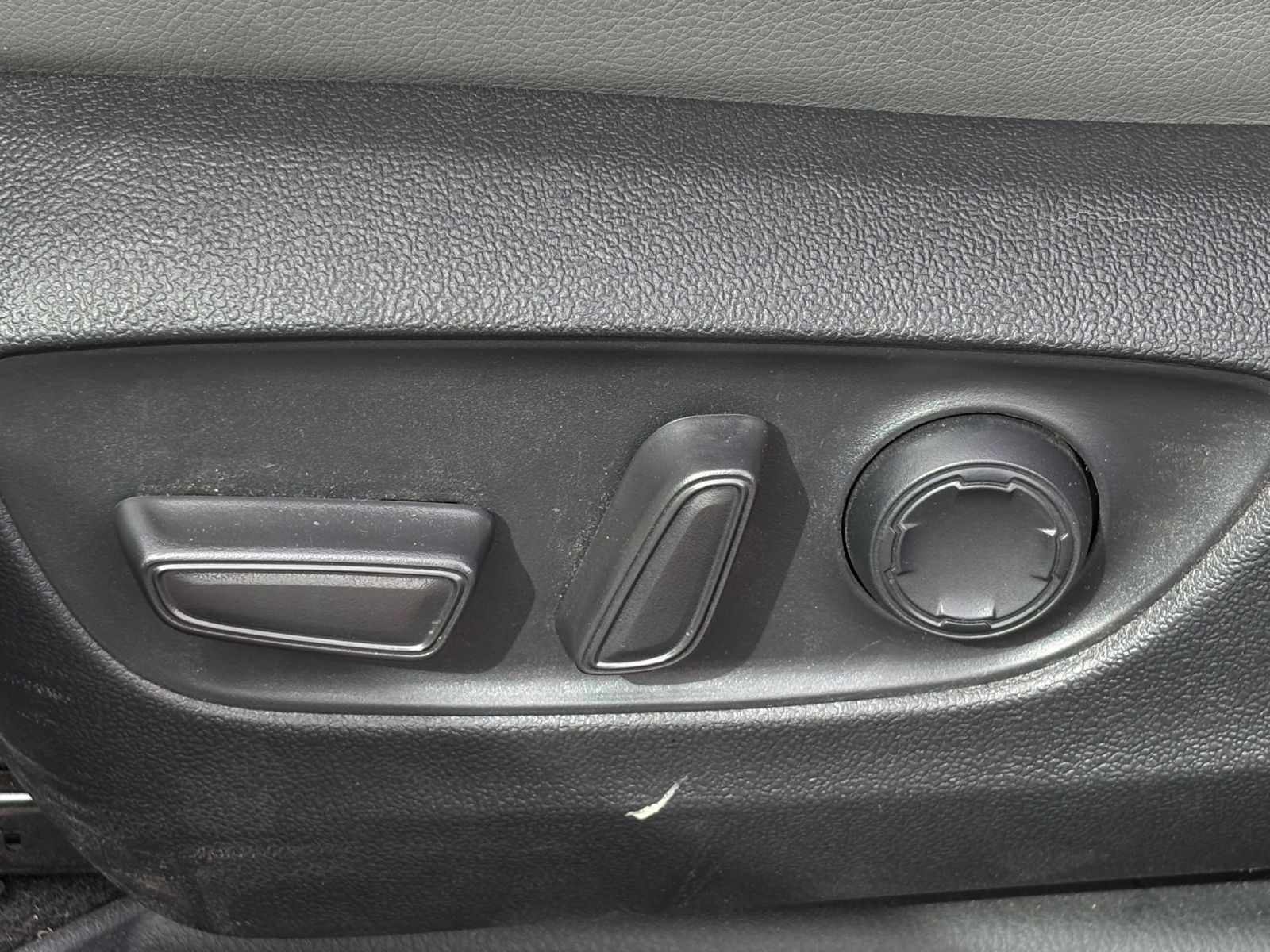 Used 2025 Toyota Sienna XLE FWD image 21