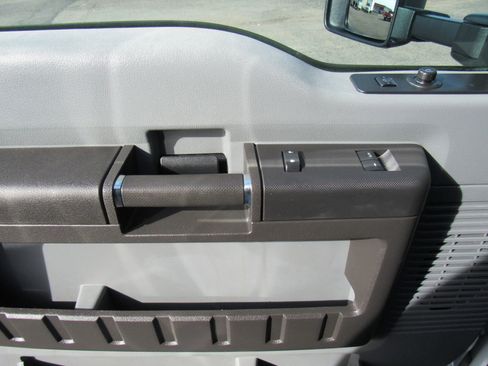 Used 2011 Ford F250 XLT w/ XLT Appearance Pkg image 14