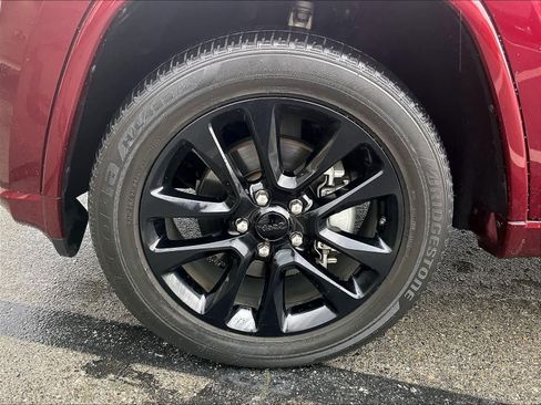 Used 2017 Jeep Grand Cherokee Altitude image 11