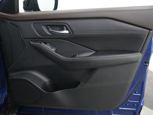 Used 2023 Nissan Rogue SL image 12