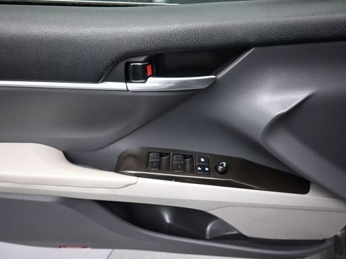 Used 2021 Toyota Camry LE FWD image 10