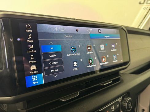 Used 2025 Jeep Gladiator Sport AWD/4WD image 15