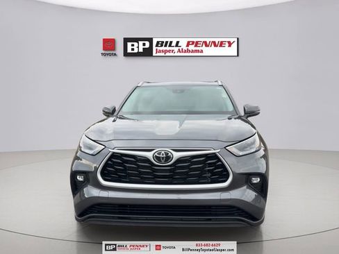 Used 2025 Toyota Highlander XLE image 8