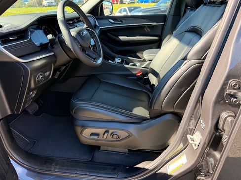 New 2025 Jeep Grand Cherokee Limited image 8