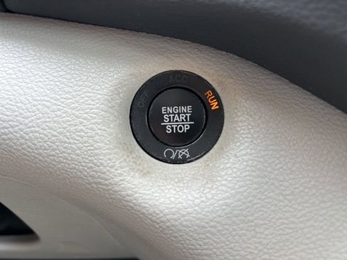 Used 2021 Jeep Cherokee Latitude Lux w/ Comfort/Convenience Group image 28