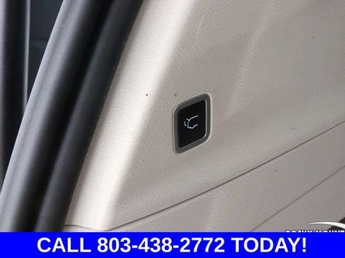 Used 2024 Chrysler Pacifica Touring-L FWD image 17