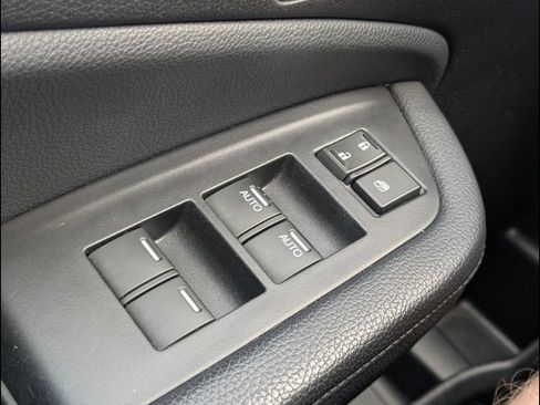 Used 2020 Honda Pilot Touring image 12