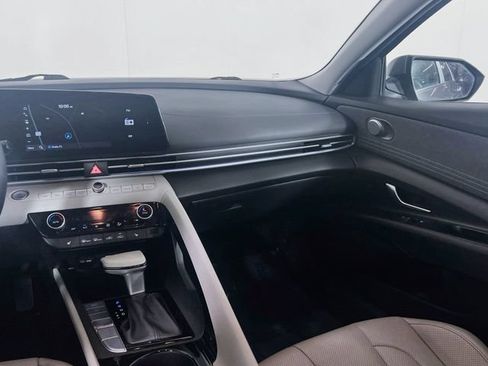 Used 2025 Hyundai Elantra Limited FWD image 9