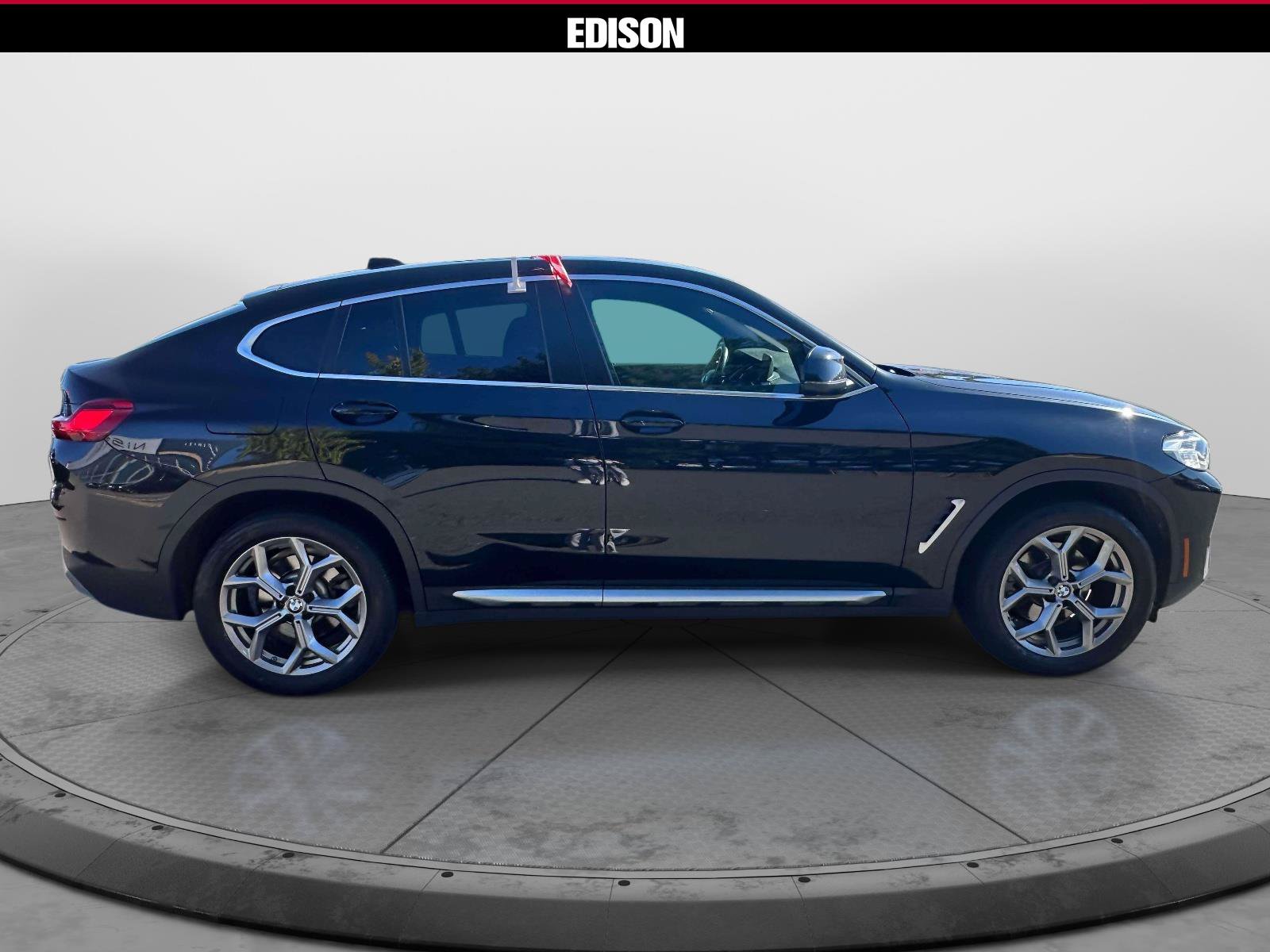 Used 2022 BMW X4 xDrive30i w/ Convenience Package AWD/4WD image 3