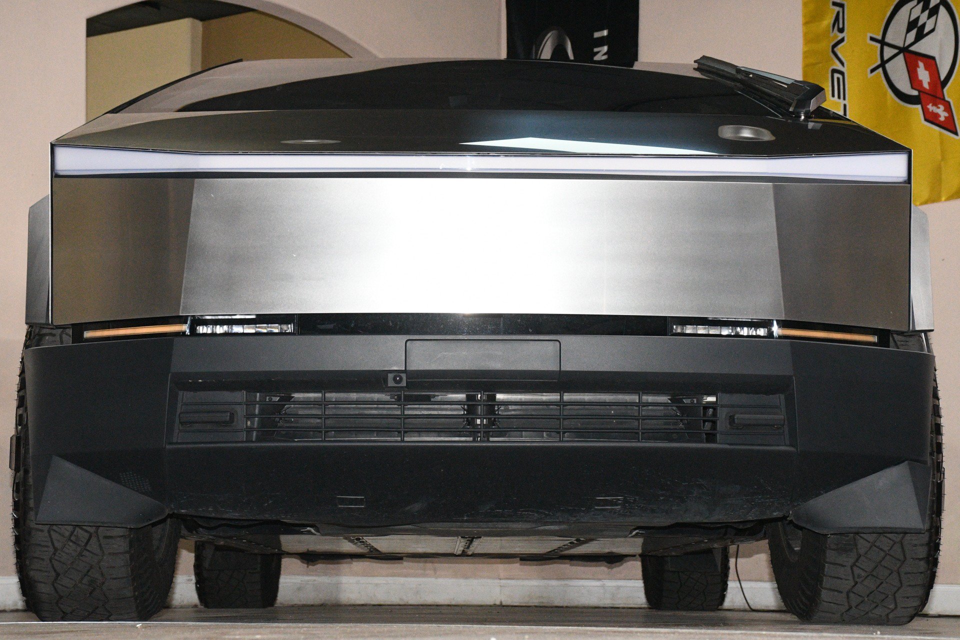 Used 2024 Tesla Cybertruck AWD Crew Cab image 81