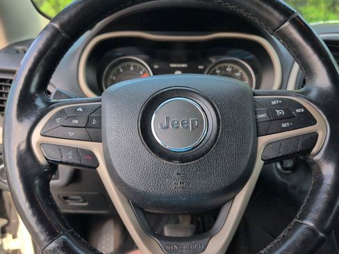 Used 2016 Jeep Cherokee Limited FWD image 25
