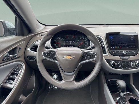 Used 2025 Chevrolet Malibu LT FWD image 19