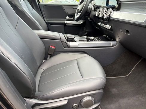 Used 2022 Mercedes-Benz GLB 250 image 34