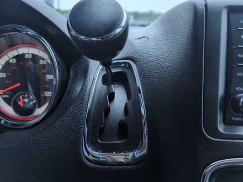 Used 2013 Dodge Grand Caravan R/T w/ Driver Convenience Group FWD image 21