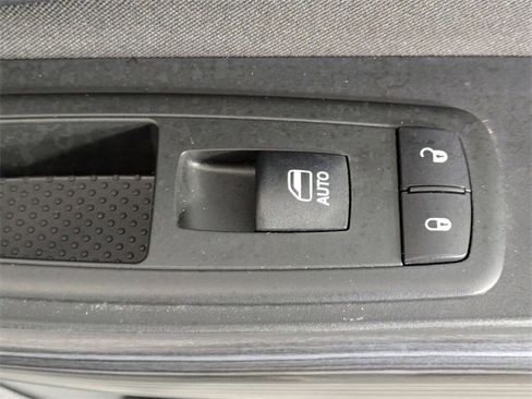 Used 2015 Jeep Cherokee Latitude w/ Cold Weather Group image 32