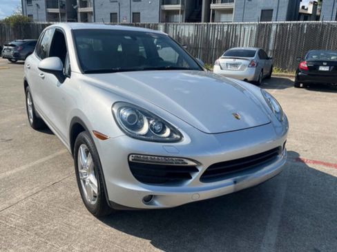 Used 2012 Porsche Cayenne image 2