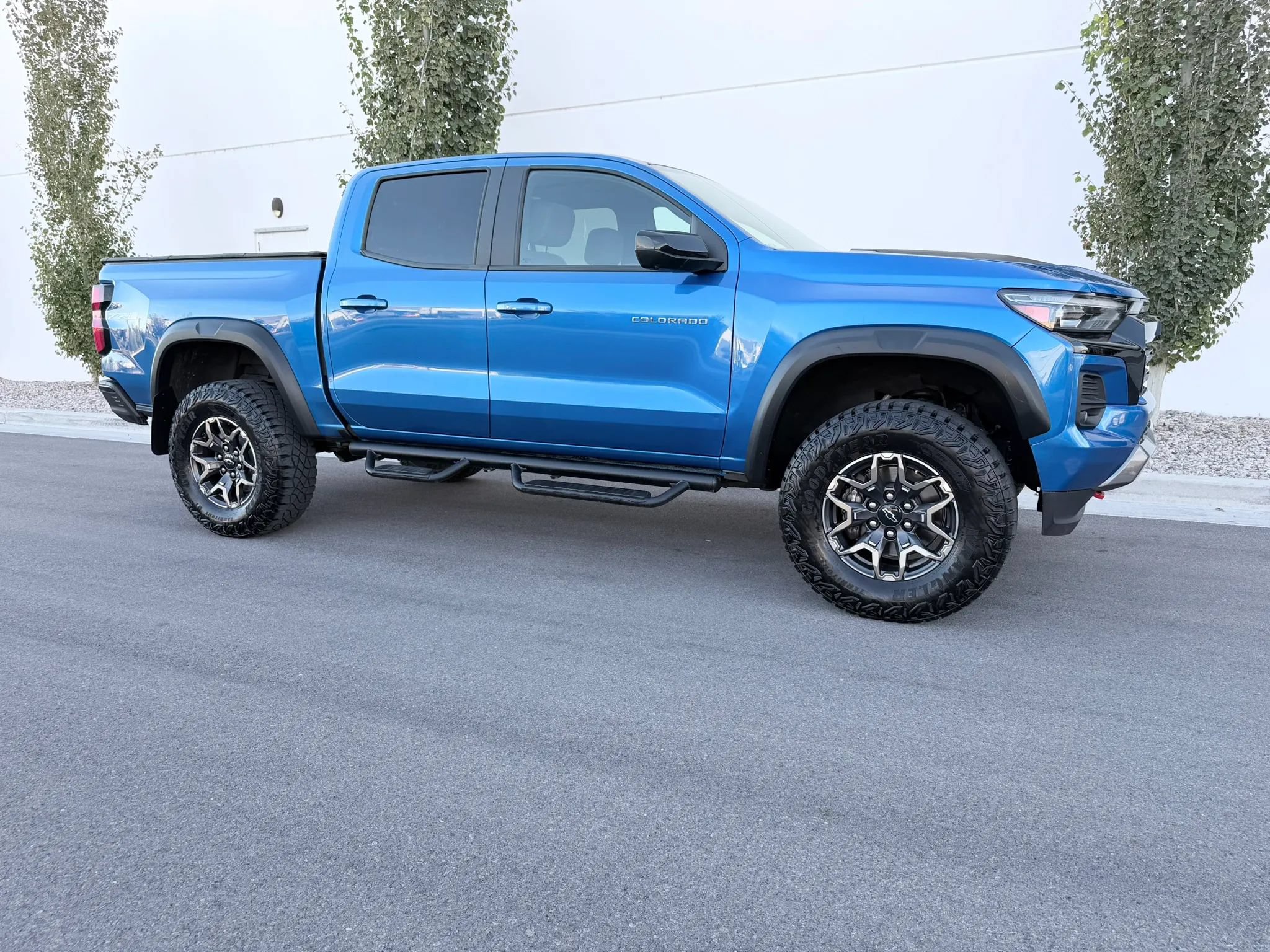 Used 2024 Chevrolet Colorado ZR2 w/ Technology Package AWD/4WD image 2